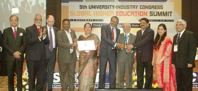 Prof%20Dr%20Uday%20Salunkhe%20along%20with%20WeSchool%20team%20recieving%20the%20award%20from%20Dr%20Anil%20Sahasrabudhe,%20AICTE%20Chairman%20and%20Dr%20Naushad%20Forbes,%20President-Designate,%20CII.jpg