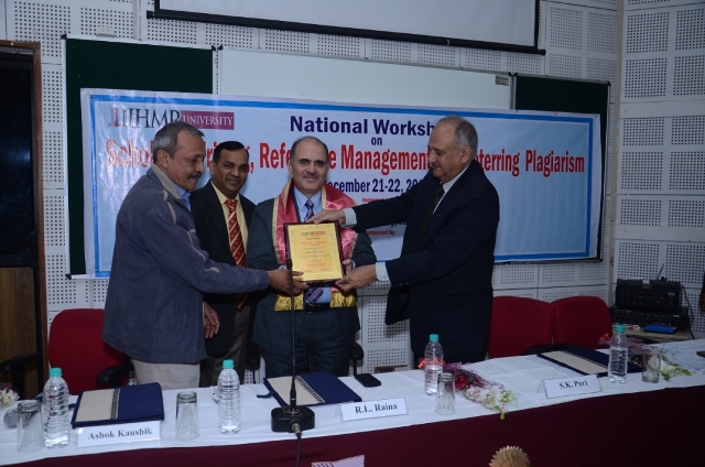 Dr_%20Ashok%20Kaushik,%20Mr_%20Sanjeev%20Kataria%20and%20Brig_%20SK%20Puri%20felicitating%20the%20chief%20guest%20Mr_%20RL%20Raina.jpg