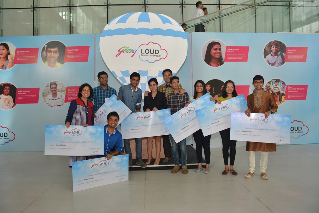 Nisaba%20Godrej,%20Executive%20Director,%20GCPL,%20with%20the%20winners%20of%20the%20fourth%20edition%20of%20Godrej%20LOUD%20(Live%20Out%20Ur%20Dream),%20a%20unique%20campus%20recruitment%20initiative_.JPG