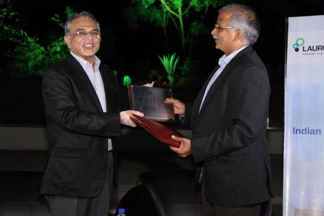 Ajit%20Rangnekar%20and%20Dr%20Satyanarayana%20Chava%20signing%20the%20MOU%20for%20the%20alumni%20endowment%203.JPG