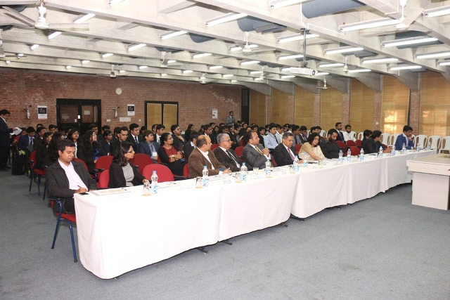 Hult%20Prize%20Award%20Ceremony%202016%20at%20IIM%20-%20Ahm%204.jpg