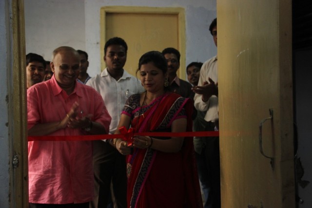 Rajashri%20Choudhari,%20Ex_%20Mayor,%20UMC,%20inaugurating%20computer%20classes.JPG