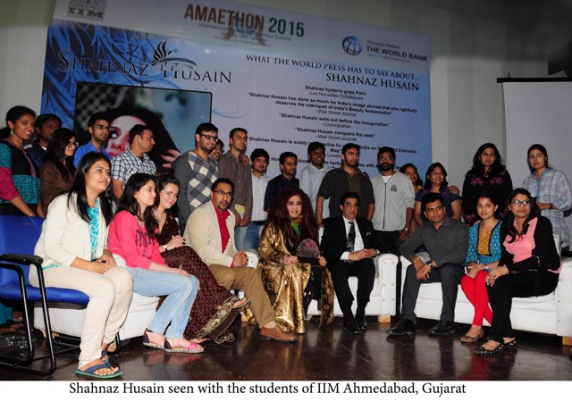 Shahnaz%20Husain%20seen%20with%20Students%20of%20IIM%20Ahmedabad.jpg