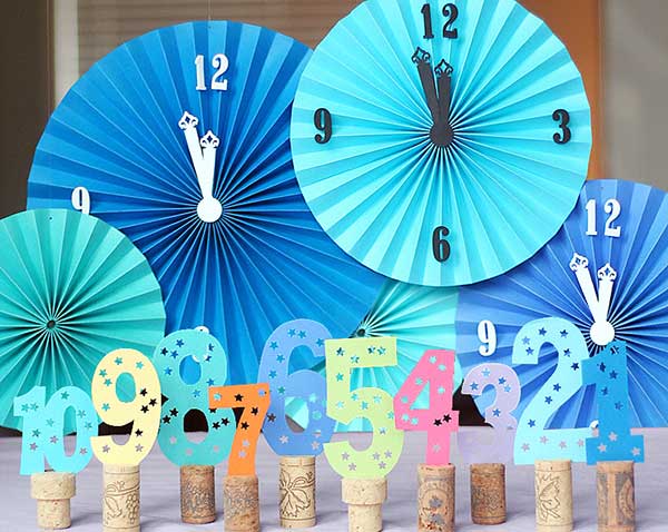 Accordion%20Clocks%20+%20Countdown%20Champagne%20Corks.jpg