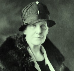 anna-jarvis-mothers-day-founder-e1399523900734.jpg